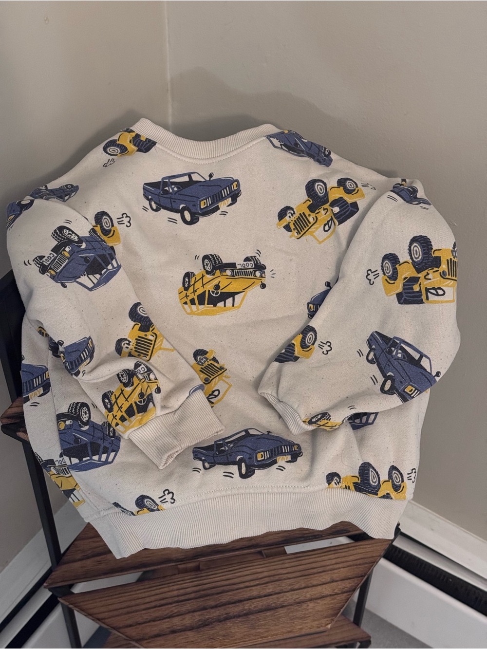 🎱 Boy’s Cream Crewneck Sweater with Blue & Yellow Car Print